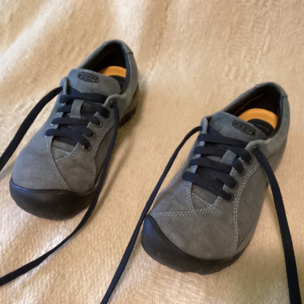 Shoes - Picture 5 of 5